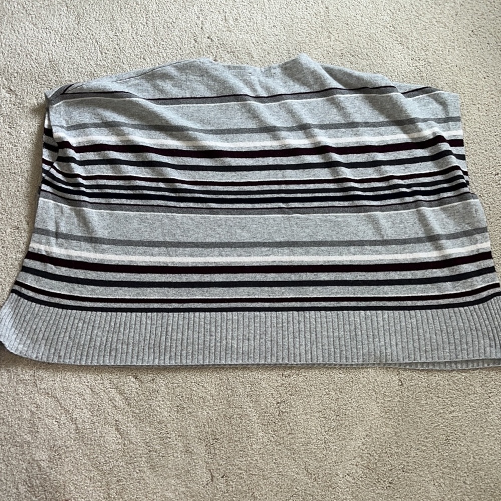 Loft Poncho - Picture 2 of 6